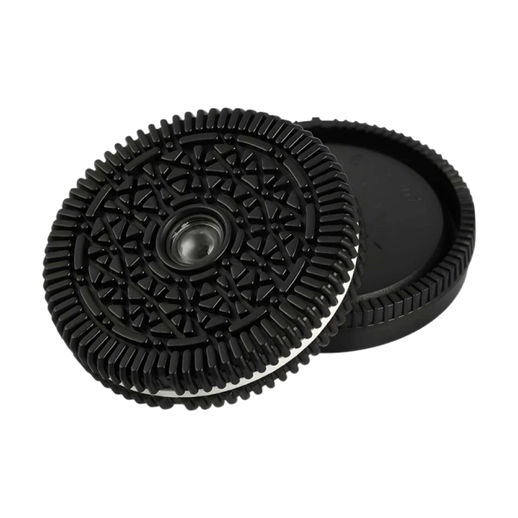 32mm F10 free focus pancake lens mounted on mirrorless camera