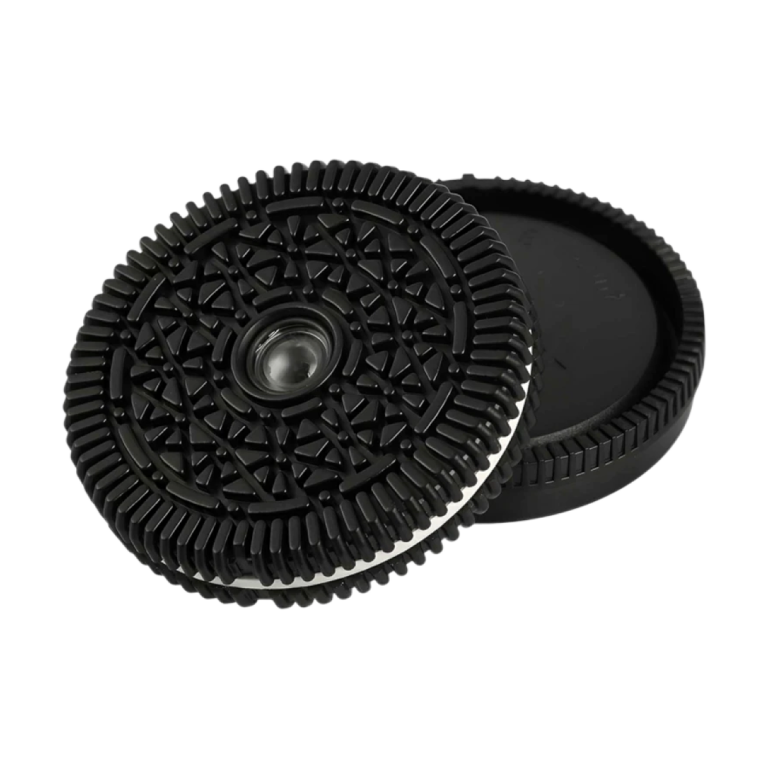 32mm F10 free focus pancake lens mounted on mirrorless camera