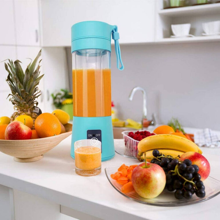 Portable 6-blade USB rechargeable juicer blender with water bottle design