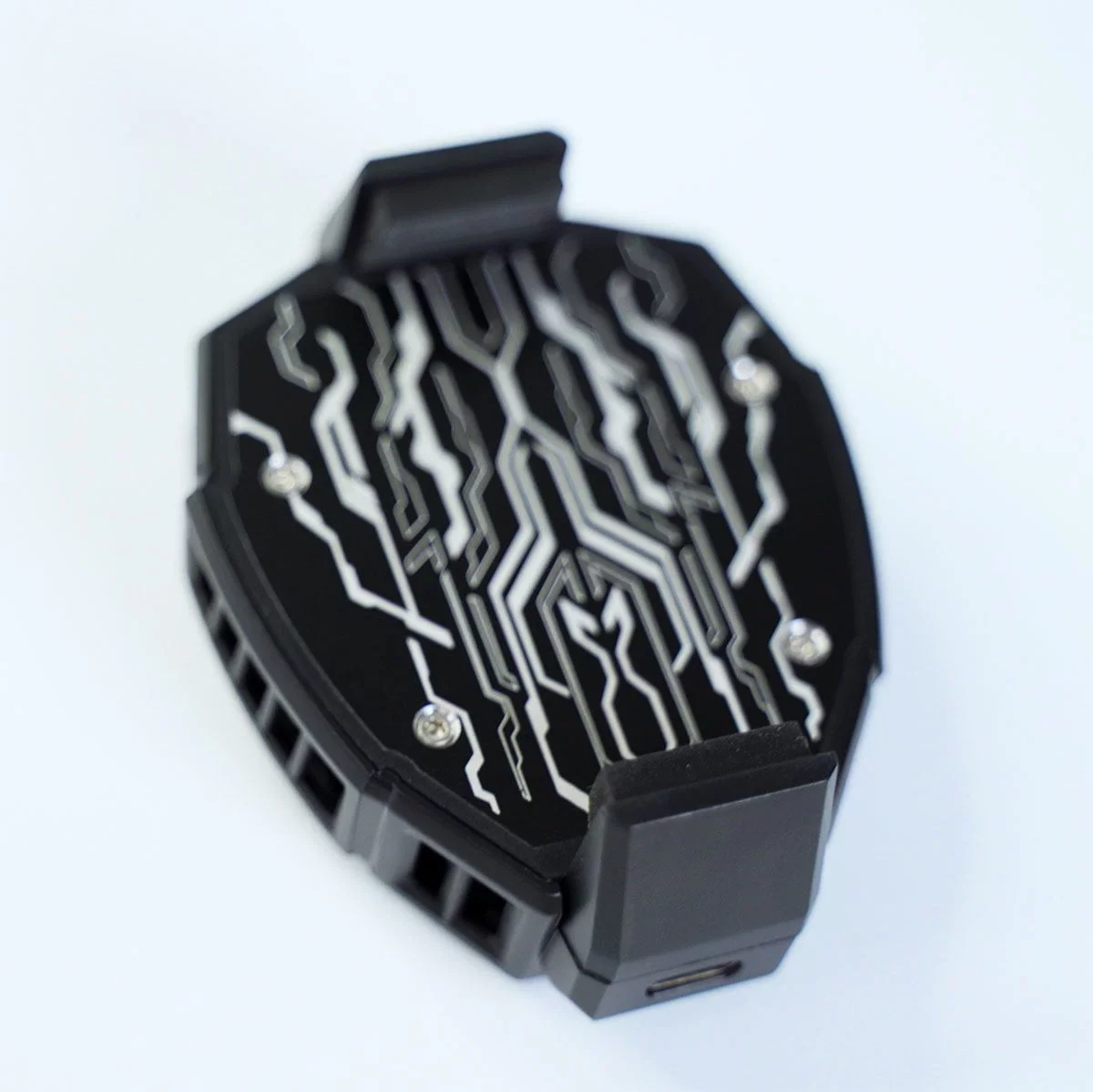 05-4.jpg.webp MEMO DL05 Portable Semiconductor Phone Cooler Fan – Multi-Function Gaming Cooling Device | Best Quality Fan For Gaming - Random Color - Image 1