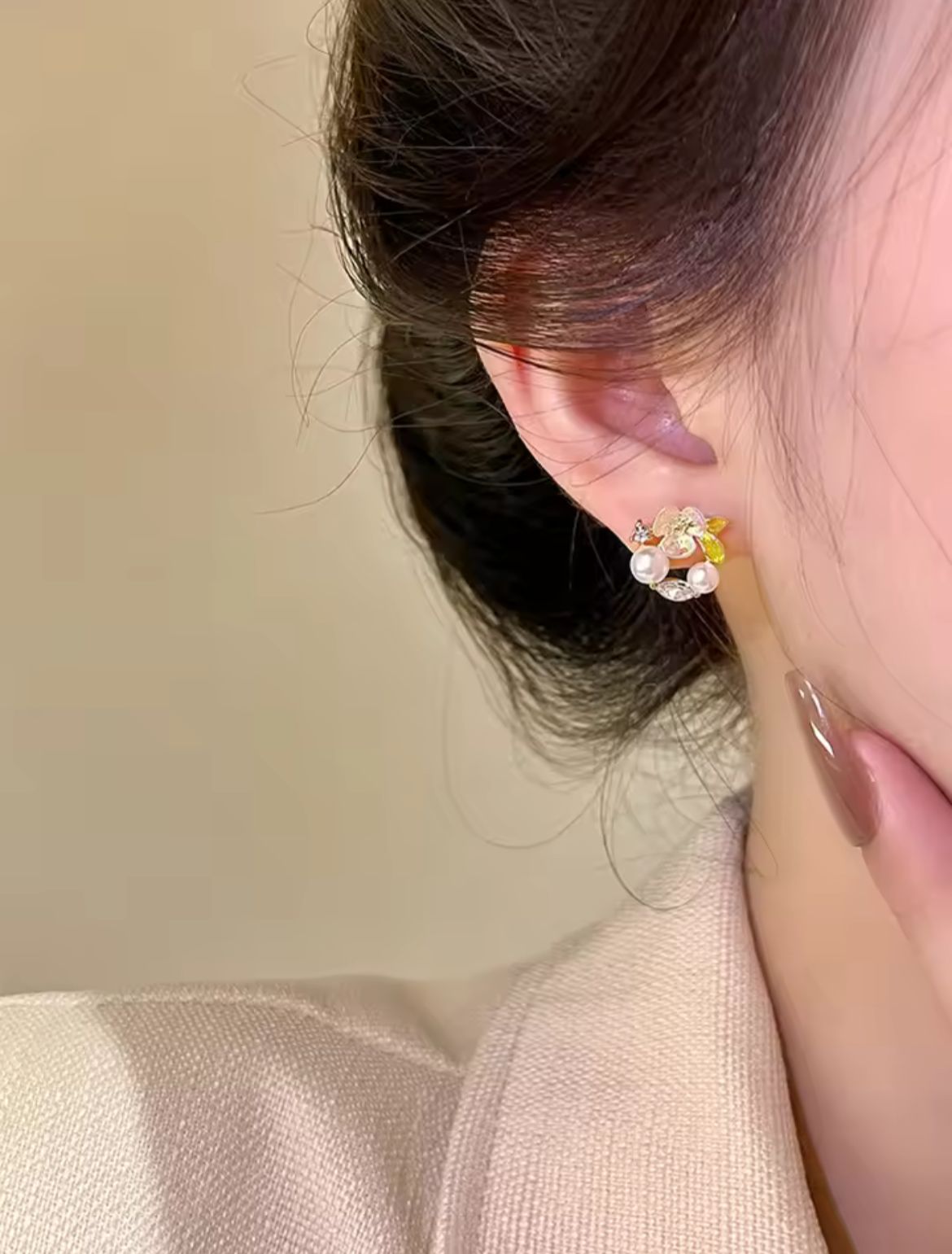 1ef27b9e8284167a9f7a88ab8cb6ed11.jpeg AWT-118 Korean Leaf Sparkling Pearl Earrings – | Elegant Leaf Design With Premium Pearls, Perfect for Daily Wear, Parties & Special Occasions - Image 1