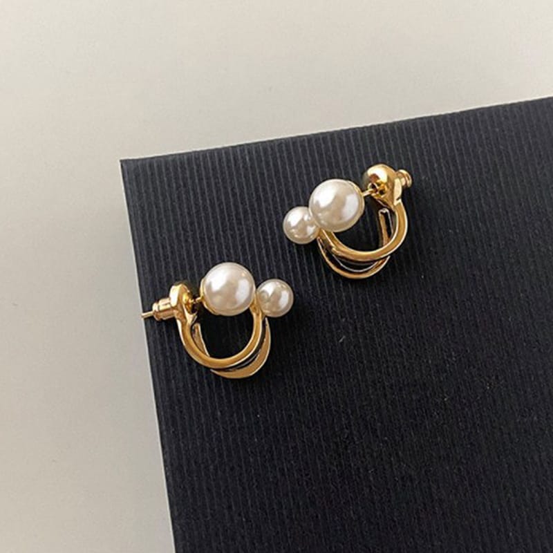 226e467b62518b568b0c2e19e7a293ee.jpeg ZVT-167 Korean Pearl Circle Earrings – Elegant Fashion Jewellery, Stylish Accessory for Women - Image 1