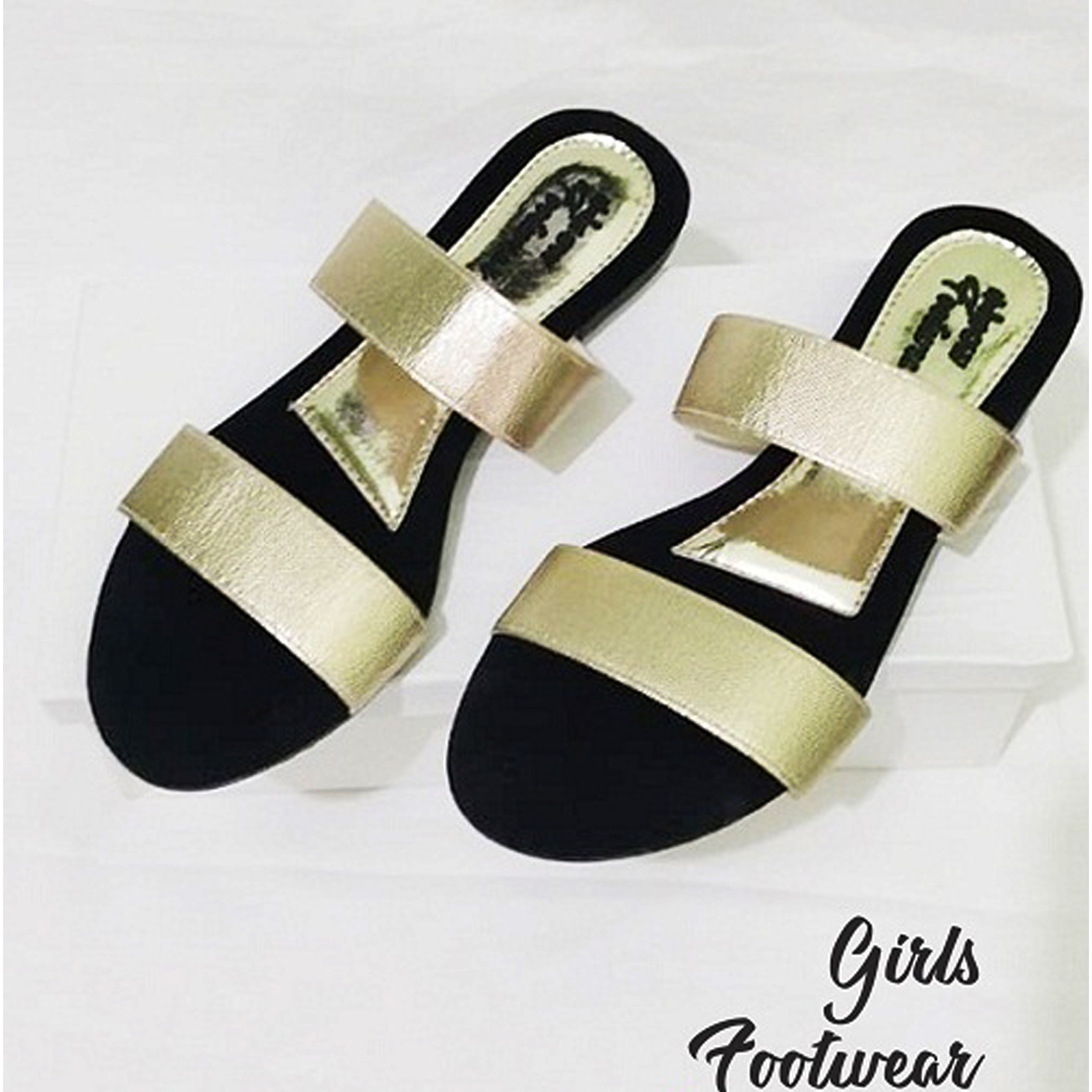 31b1a680cdee188ca581856fa38d84dd.jpg women's flat slippers with stylish elastic design front view