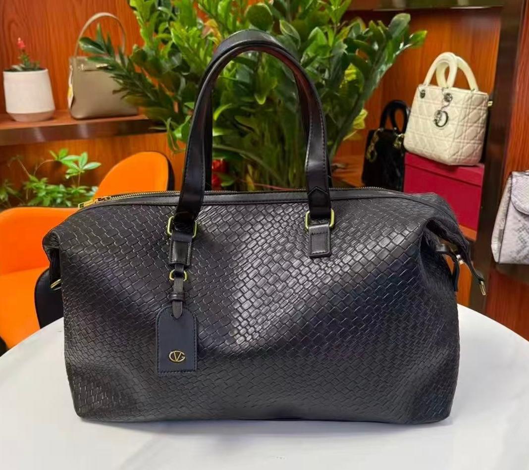 4e764c2c9427123a58c1cb4d2bb18efb.jpeg Luxury Valentino Imported Travel Duffel Bag (20 × 13 Inches) – High-Quality Woven Texture Handbag | Premium Large Capacity Weekender Bag (without box) - Image 1