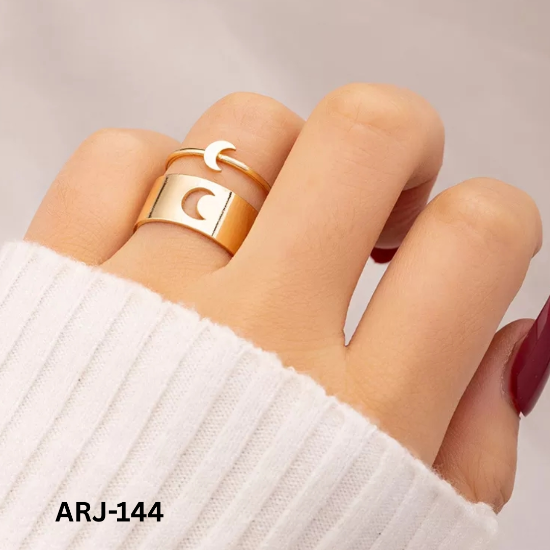 5f9dd5314d2cbcd95c83543916013e11.png Adjustable moon couple ring with smooth finish front view