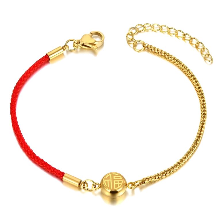 18K gold plated stainless steel bracelet close-up