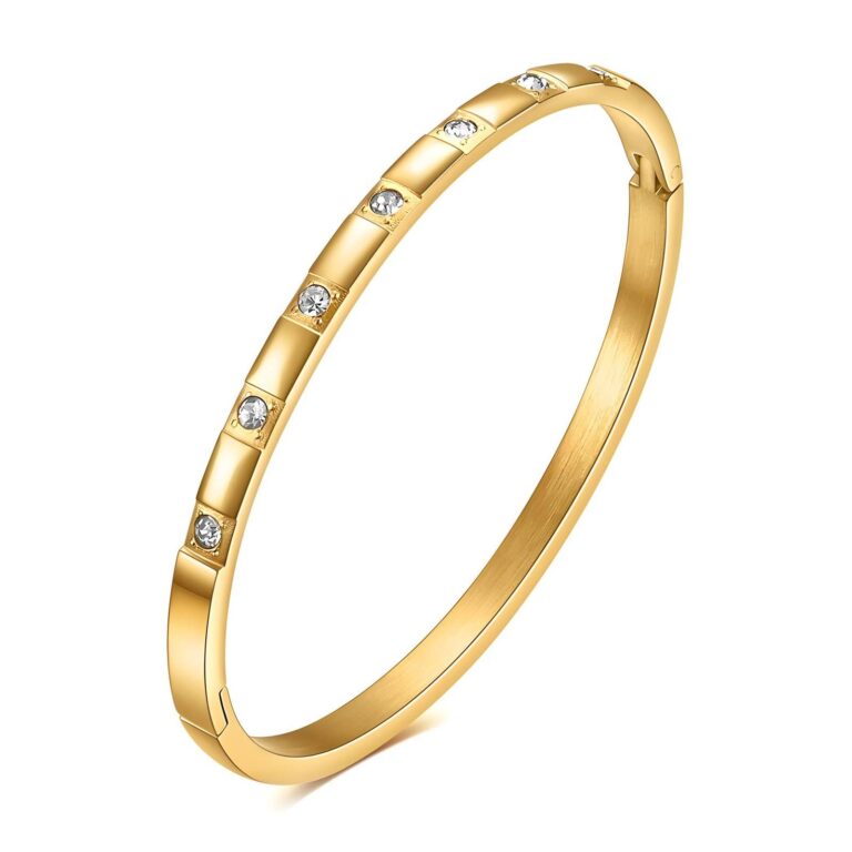 18K gold plated stainless steel bracelet with cubic zirconia close-up