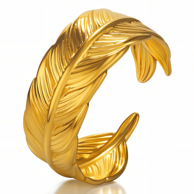 Close-up of adjustable leaves ring in 18K gold plated steel