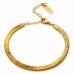 18K gold plated stainless steel bracelet close-up