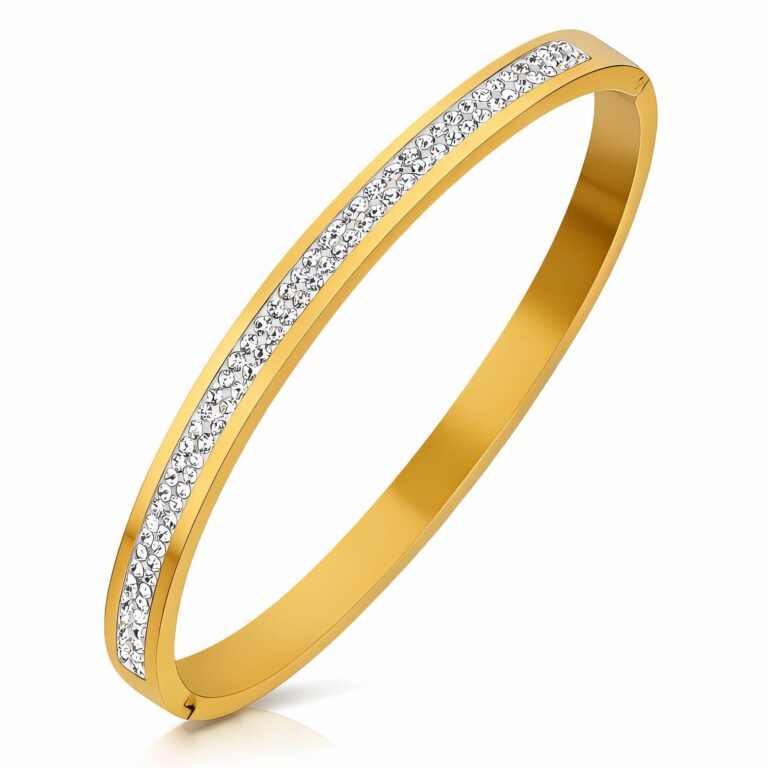 18K gold plated stainless steel bracelet with cubic zirconia close-up
