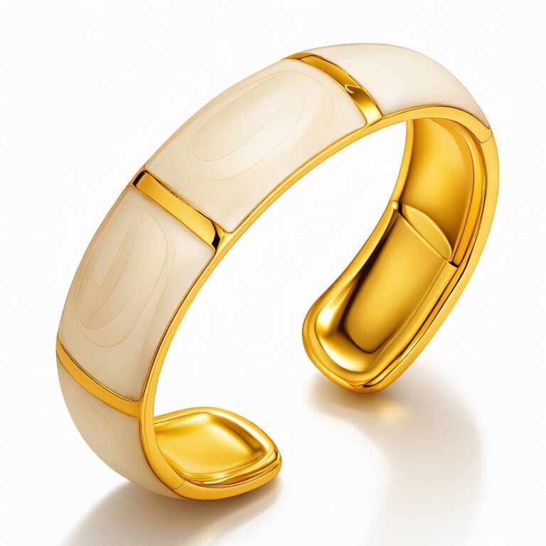 Adjustable 18K gold plated stainless steel ring with nacre detail