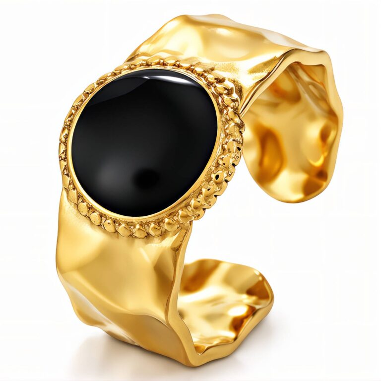 Adjustable 18K gold plated stainless steel ring with enamel detail