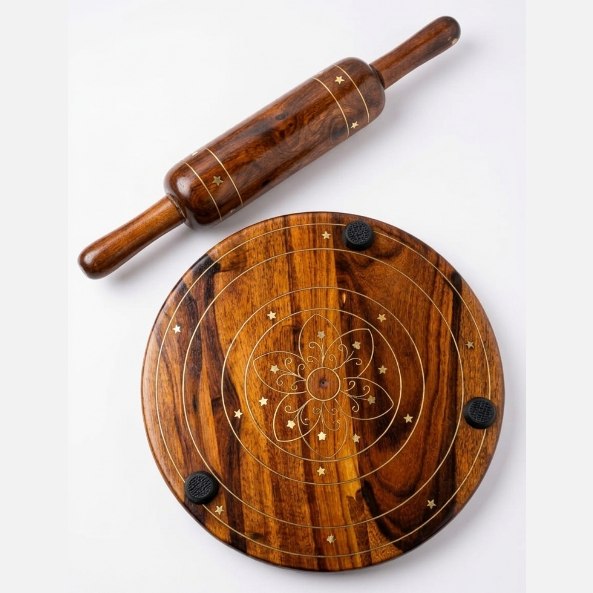 8b83cb6adf2ede2b574d985167f9c673.jpg Shesham Wood & Brass Patra Bellon Set – Premium Roti Making Board & Rolling Pin - Image 1