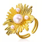 Adjustable flower ring with imitation pearl in 18K gold plated steel