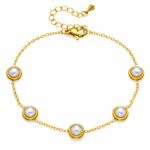 18K gold plated stainless steel bracelet with pearl imitation close-up