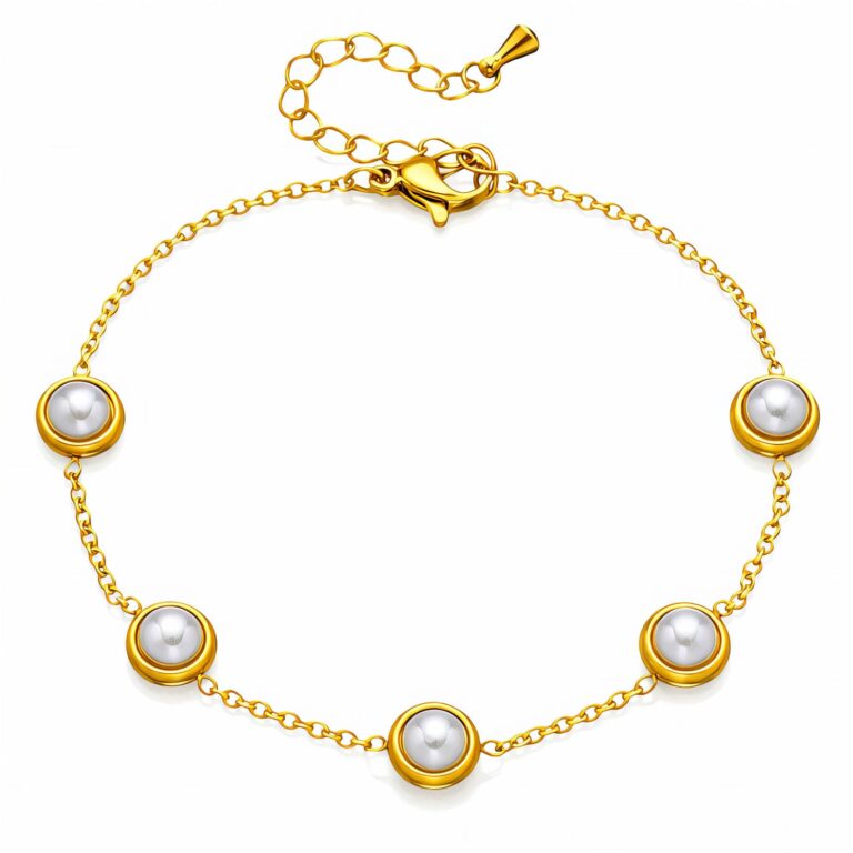 18K gold plated stainless steel bracelet with pearl imitation close-up
