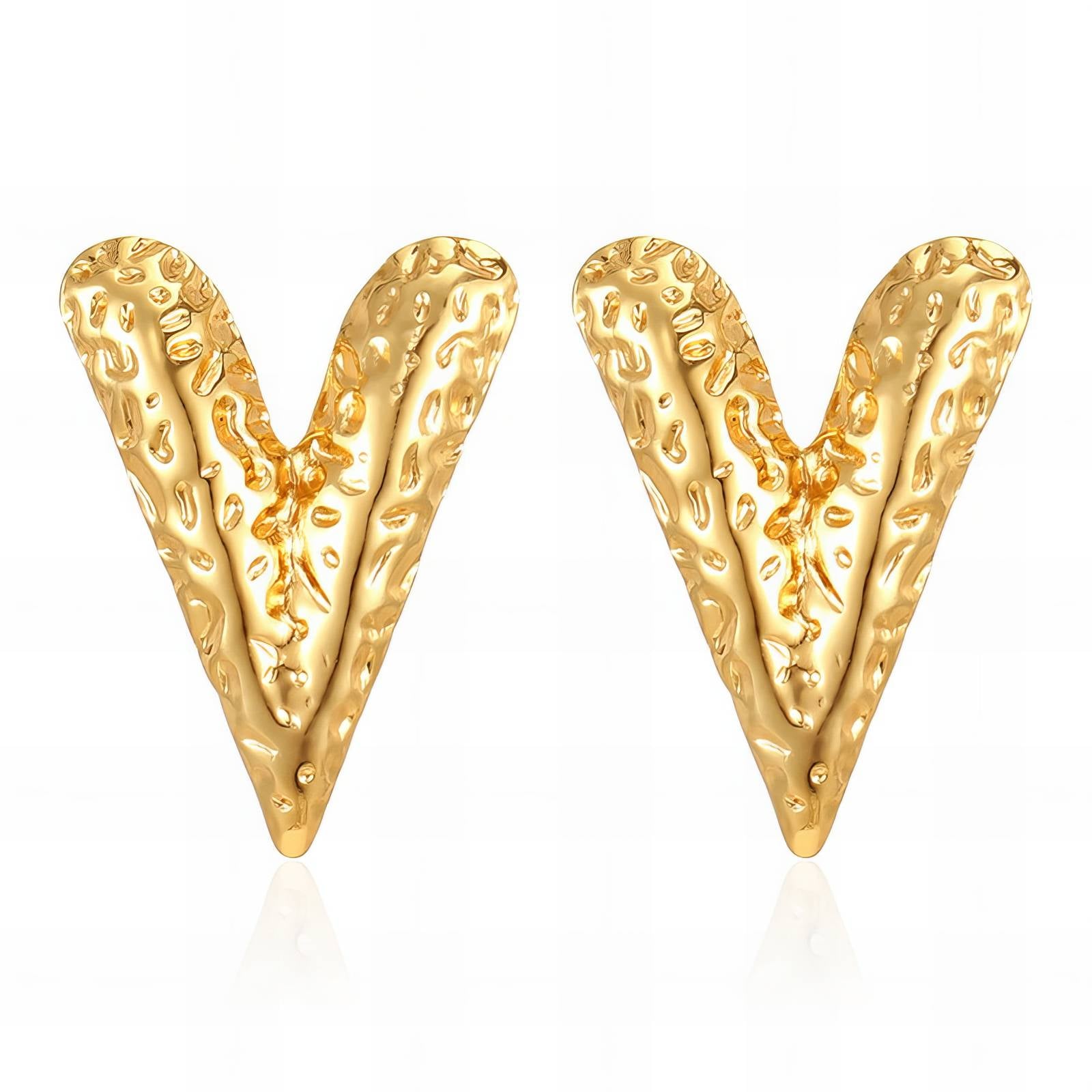 91463-0 18K gold plated stainless steel heart stud earrings on white background