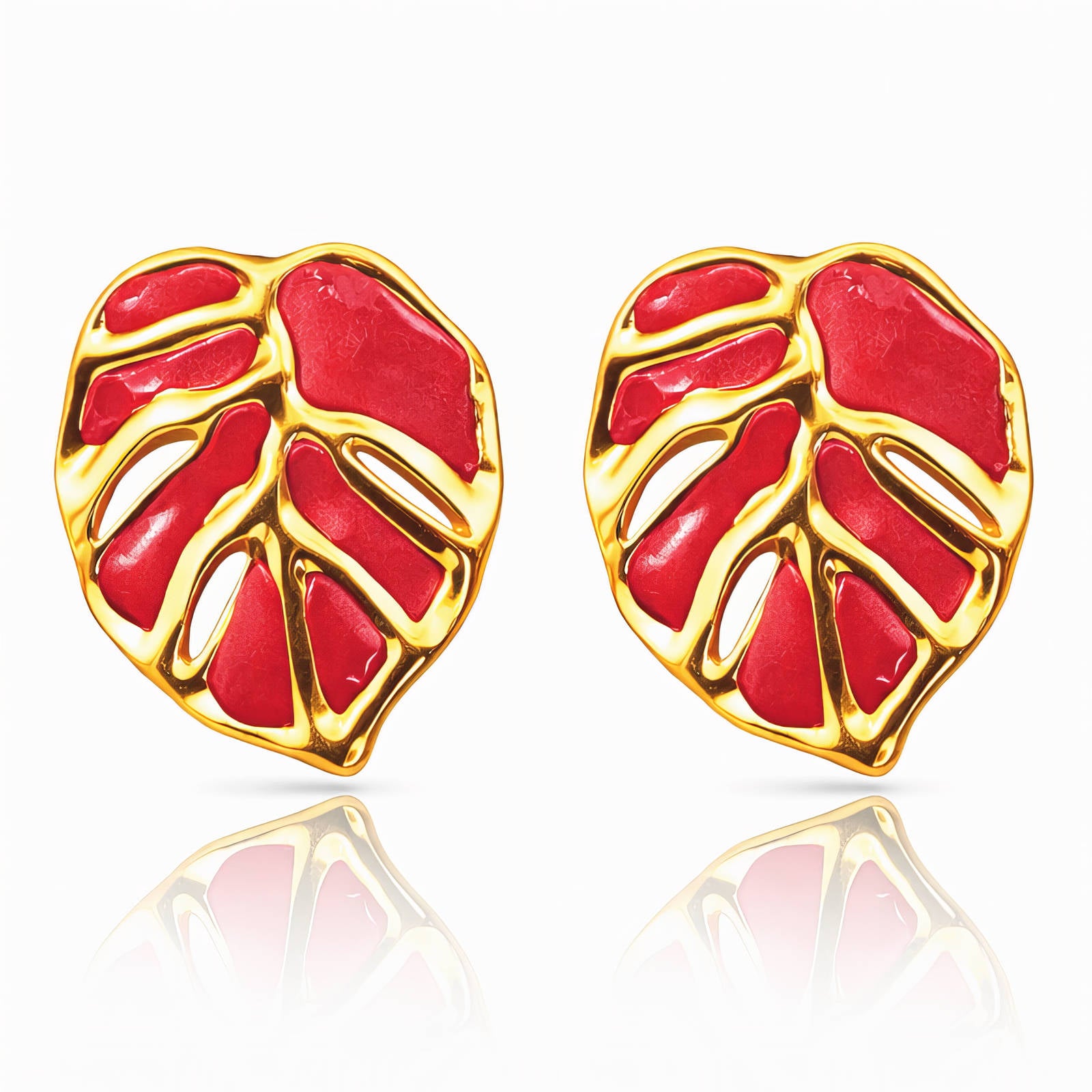 91728-0_09039996 18K gold plated leaf enamel stud earrings on white background