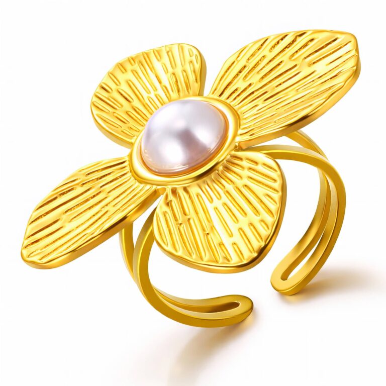 Adjustable flower ring with 18K gold plating and pearl imitation detail