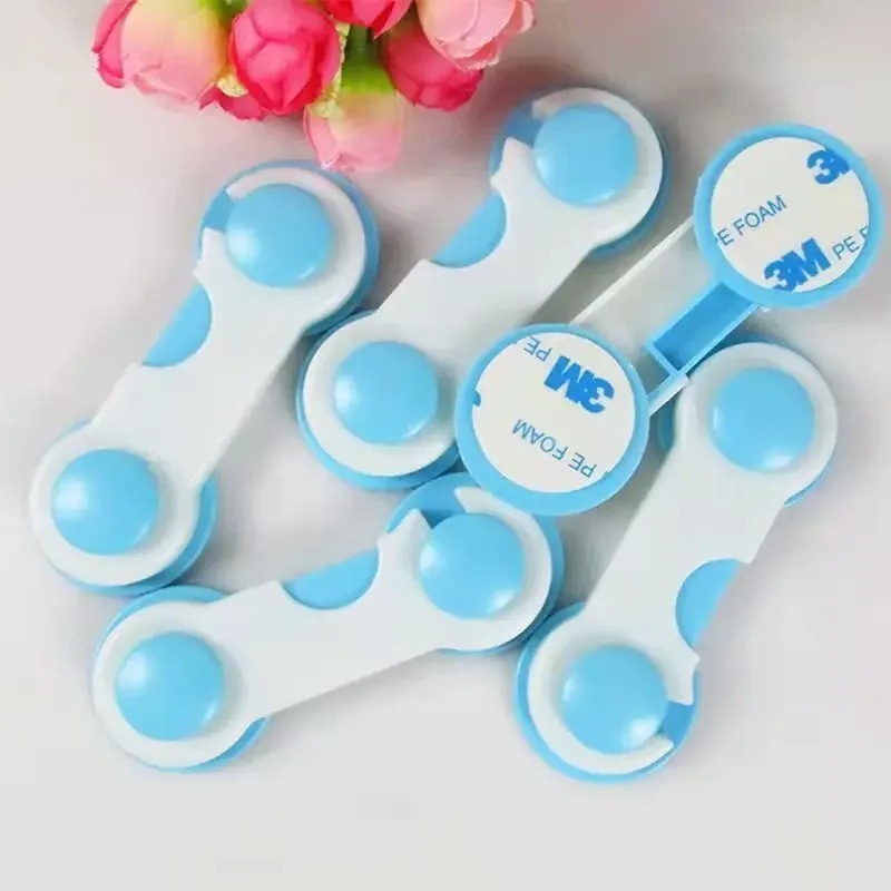 92bc2d7864554fff296b20fb13add4ce.jpeg Durable child safety lock installed on cabinet