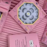 Set of 7 pairs of 3D self-adhesive eyelashes displayed