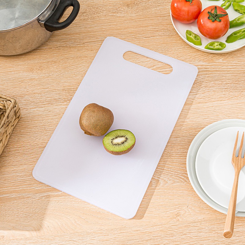 e07adf32c6210ccca99f9b3914f9c986.jpeg Premium transparent acrylic cutting board on kitchen counter