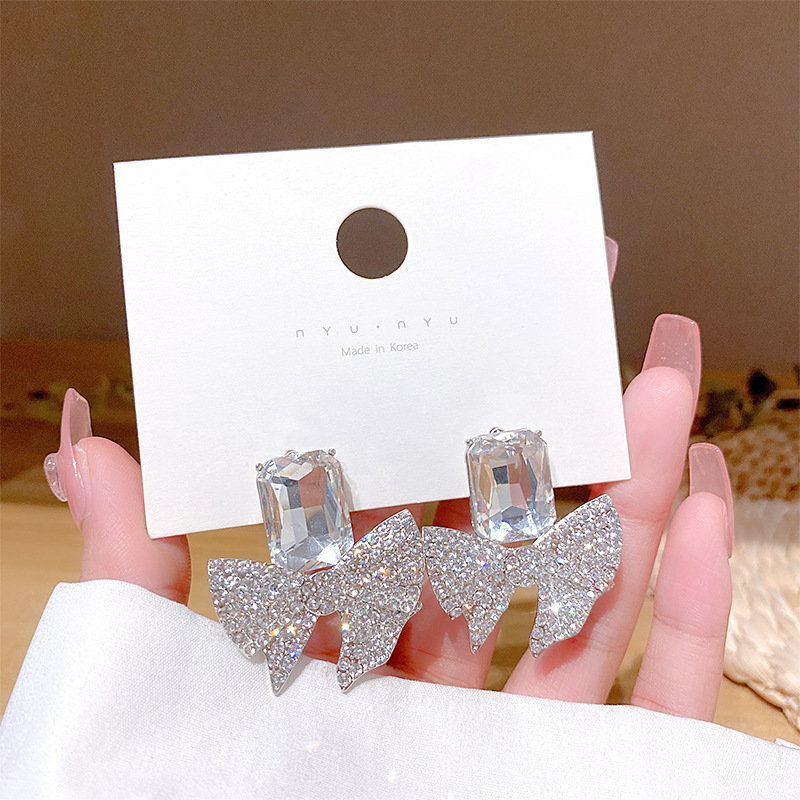 f86d8860e2d8d63e11bfa55e75c9d6f1.jpeg ZJE-165 Sparkling Bow Shape Zircon Korean Earrings – Elegant Fashion Jewellery, Stylish Accessory for Women - Image 1
