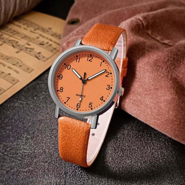 Vintage Women Quartz Watch with Leather Strap