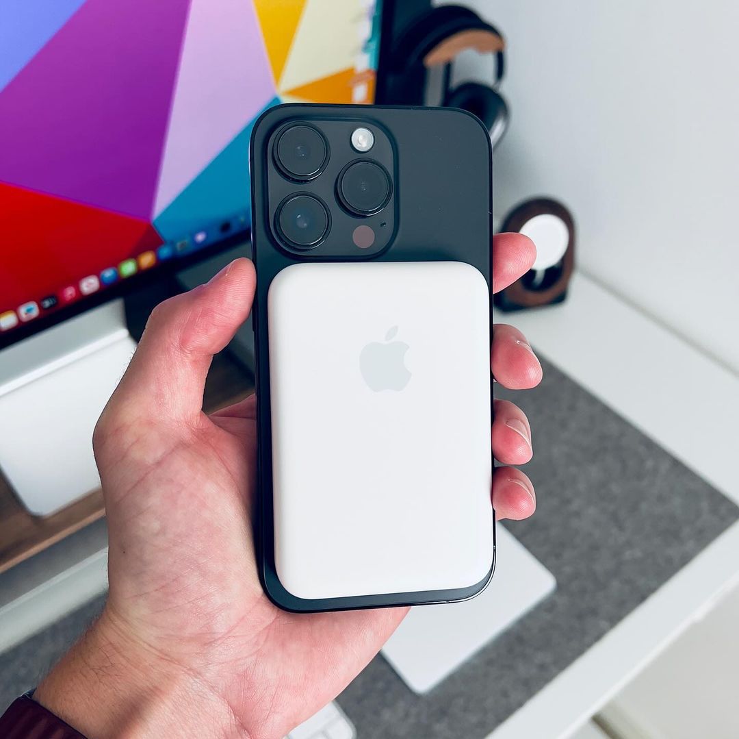 10000mAh Magnetic Wireless Power Bank for iPhone & Android