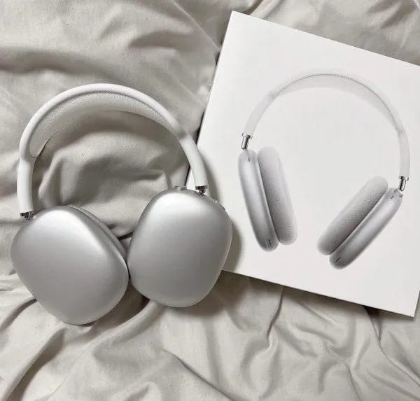 P9 Bluetooth Wireless Over-Ear Headphones with Noise Reduction