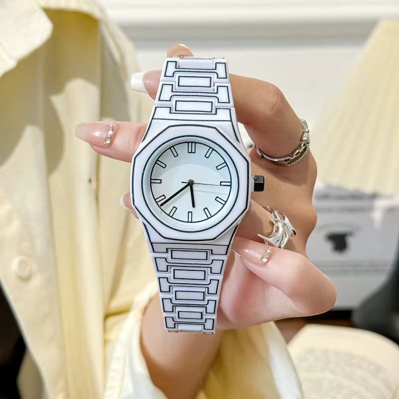 Fashionable Quartz Plastic Casual Men & Women Wristwatch