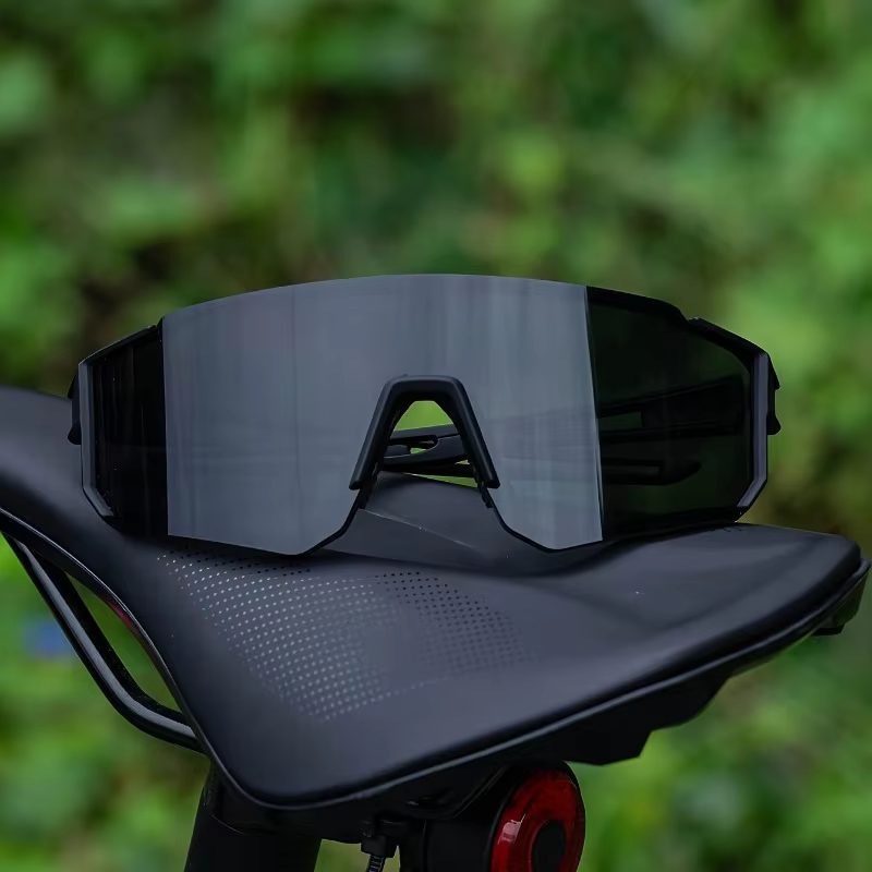 Men's Large Frame UV400 Fashion Sunglasses Lightweight